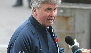 Хиддинк остался недоволен победой Хиддинк остался недоволен победой