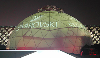 Swarovski устраивает гламурное сокращение Swarovski устраивает гламурное сокращение