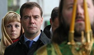 Медведев ударил в Царский колокол Медведев ударил в Царский колокол