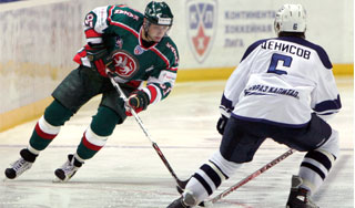 Казанские хоккеисты проиграли в Москве Казанские хоккеисты проиграли в Москве