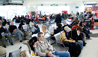 Тысячи туристов застряли за границей Тысячи туристов застряли за границей