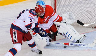 "Спартак" обыграл на льду армейцев "Спартак" обыграл на льду армейцев