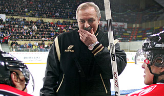 "Трактор" раздавил тренера "Авангарда" "Трактор" раздавил тренера "Авангарда"