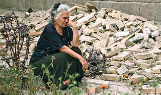 Как грузины уничтожали Цхинвал из "Градов" Как грузины уничтожали Цхинвал из "Градов"