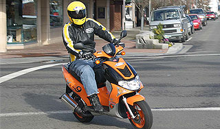 Права на скутеры потребуют с 2009 года Права на скутеры потребуют с 2009 года