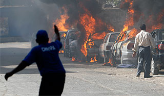 В Пакистане смертник взорвал 10 человек В Пакистане смертник взорвал 10 человек