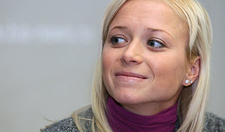 Диме Билану не доверяет новая партнерша Диме Билану не доверяет новая партнерша