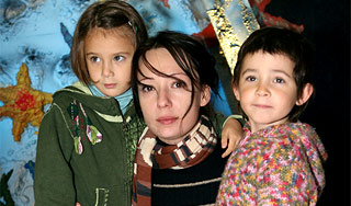 Чулпан Хаматова с детьми уехала из России Чулпан Хаматова с детьми уехала из России