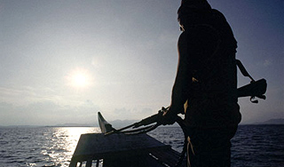 В плену у пиратов находятся трое россиян В плену у пиратов находятся трое россиян