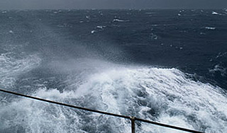 Черное море поглотило российский корабль Черное море поглотило российский корабль