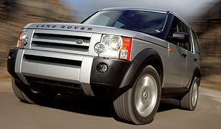 В московском дворе взорвали джип В московском дворе взорвали джип