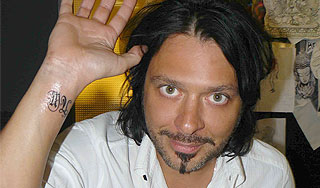 Телеведущий с невестой обменялись тату Телеведущий с невестой обменялись тату