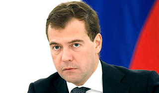Медведев обещает защитить демократию Медведев обещает защитить демократию