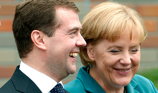 Меркель предложила Медведеву отношения Меркель предложила Медведеву отношения