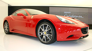 Самая дешевая Ferrari приехала в Париж Самая дешевая Ferrari приехала в Париж