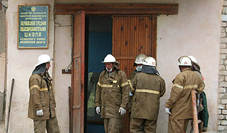 Школу под Оренбургом обрушили строители Школу под Оренбургом обрушили строители