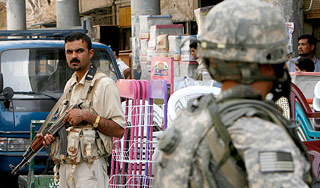 В Ираке хотели взорвать чиновника США В Ираке хотели взорвать чиновника США