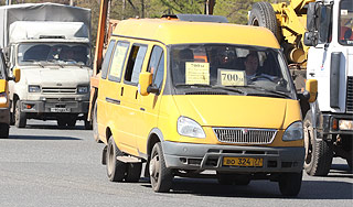 В Москве маршрутка столкнулась с грузовиком В Москве маршрутка столкнулась с грузовиком