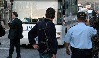 В Турции расстреляли автобус с людьми В Турции расстреляли автобус с людьми