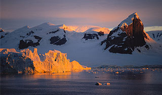 В Антарктиде загорелась российская станция В Антарктиде загорелась российская станция