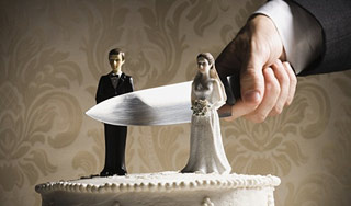 При разводе супруги распили дом поровну При разводе супруги распили дом поровну