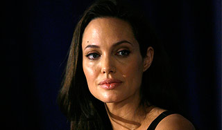 Кризис ударит по лицу Анджелины Джоли Кризис ударит по лицу Анджелины Джоли