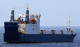 Пираты угрожают взорвать "Фаину" Пираты угрожают взорвать "Фаину"