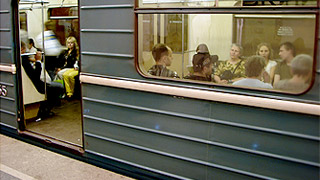 В московском метро поезд сбил мужчину В московском метро поезд сбил мужчину