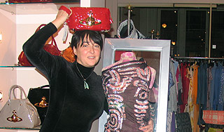 Лолита устроила шумную вечеринку в Париже Лолита устроила шумную вечеринку в Париже