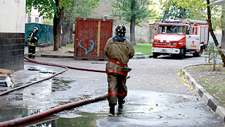 В Красноярске загорелся жилой дом В Красноярске загорелся жилой дом