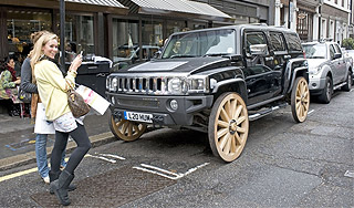 Hummer обзавелся деревянными колесами Hummer обзавелся деревянными колесами