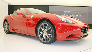 Россияне страхуют люксовые автомобили Россияне страхуют люксовые автомобили