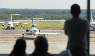 Лужков создает крупнейшую авиакомпанию Лужков создает крупнейшую авиакомпанию