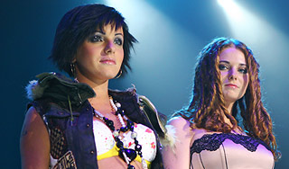 Группа "Тату" подрабатывает на заводе Группа "Тату" подрабатывает на заводе