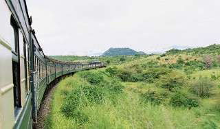 Проводник выбросил "зайца" из поезда Проводник выбросил "зайца" из поезда