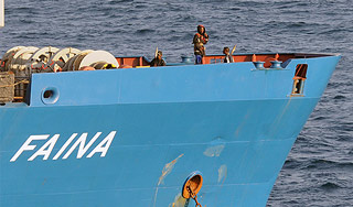 Пираты готовы убить экипаж "Фаины" Пираты готовы убить экипаж "Фаины"