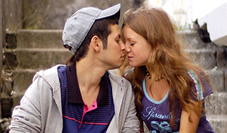 Жестокие игры российских школьниц Жестокие игры российских школьниц