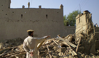 Самолет США обстрелял медресе с людьми Самолет США обстрелял медресе с людьми