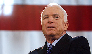 Маккейна обвинили в тяге к богатству Маккейна обвинили в тяге к богатству