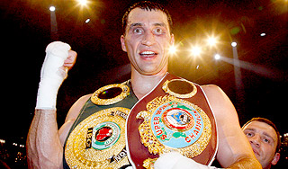Кличко ставит на кон три чемпионских пояса Кличко ставит на кон три чемпионских пояса