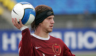 "Рубин" упрочил лидерство в футболе "Рубин" упрочил лидерство в футболе