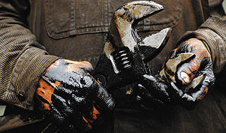 ЧП в Югре сорвало работу 23 нефтескважин ЧП в Югре сорвало работу 23 нефтескважин