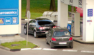 Оптовые цены на бензин упали на 10% Оптовые цены на бензин упали на 10%