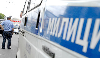 Машина милиции упала в обрыв в Чечне Машина милиции упала в обрыв в Чечне