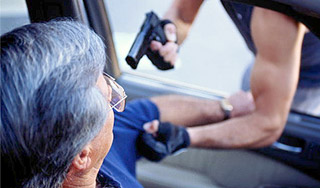 Банкира ограбили в собственной машине Банкира ограбили в собственной машине