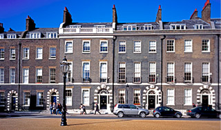 Жилье Британии рекордно подешевело Жилье Британии рекордно подешевело