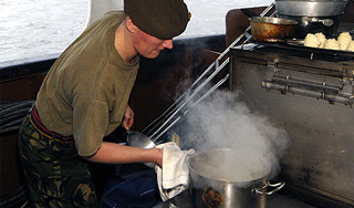 Британскую армию накормят деликатесами Британскую армию накормят деликатесами