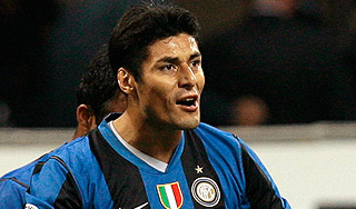 "Интер" возглавил чемпионат Италии "Интер" возглавил чемпионат Италии