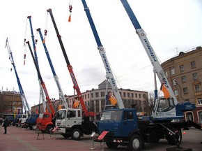 Клинцовский автокрановый завод представил новую продукцию