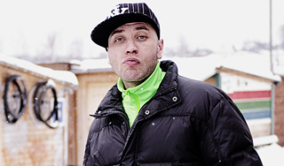 Звезду "Дома-2" могут выслать из России Звезду "Дома-2" могут выслать из России